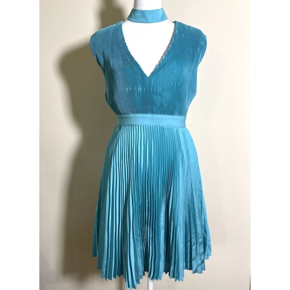 Alice + Olivia Dresses & Skirts - Alice + Olivia Joleen Pleated V Neck Dress Sz 6 Aqua Blue Fit & Flare (W/Flaws)
